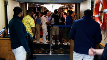CBP trabaja con Bahamas Paradise Cruise Line para procesar las llegadas de pasajeros de Bahamas.
