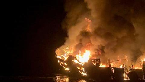 Embarcación se incendió.