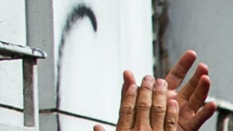 Largas filas, empujones y campamentos para poder ver al '10' con el 'Lobo'