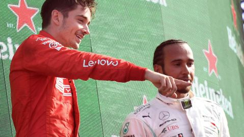 Con esta victoria superó a su compañero, el alemán Sebastian Vettel, en la clasificación