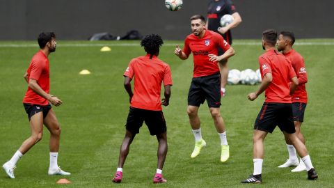 Héctor Herrera continúa esperando su debut en el máximo circuito de España.