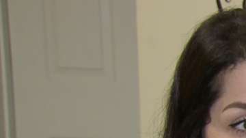 La madre reporta que le cortaron el cabello a su hija.