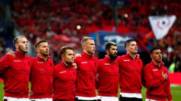 El equipo de Albania se sorprendió cuando escuchó un himno diferente al de su país.