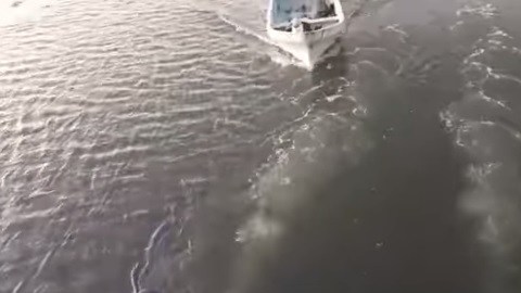 Los criminales llegaron en una lancja.