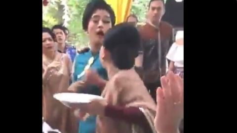 Manotazos e insultos hubo en esta pelea.