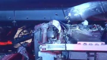 Conductor fallece prensado bajo camión tras persecución policial.