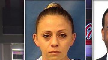 La acusada Amber Guyger (izq). La víctima Jean Botham.