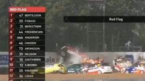 El pavimento mojado evitó que los autos frenaran de buena forma