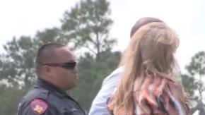 Las autoridades reportaron que policías fueron llamados por un hombre que se encontraba pescando en la zona.