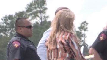 Las autoridades reportaron que policías fueron llamados por un hombre que se encontraba pescando en la zona.