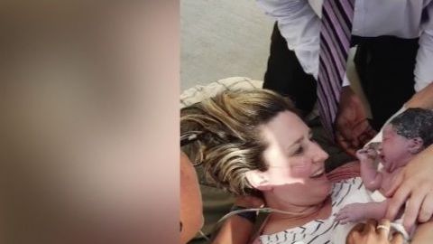 Lindsay y su bebé recién nacida