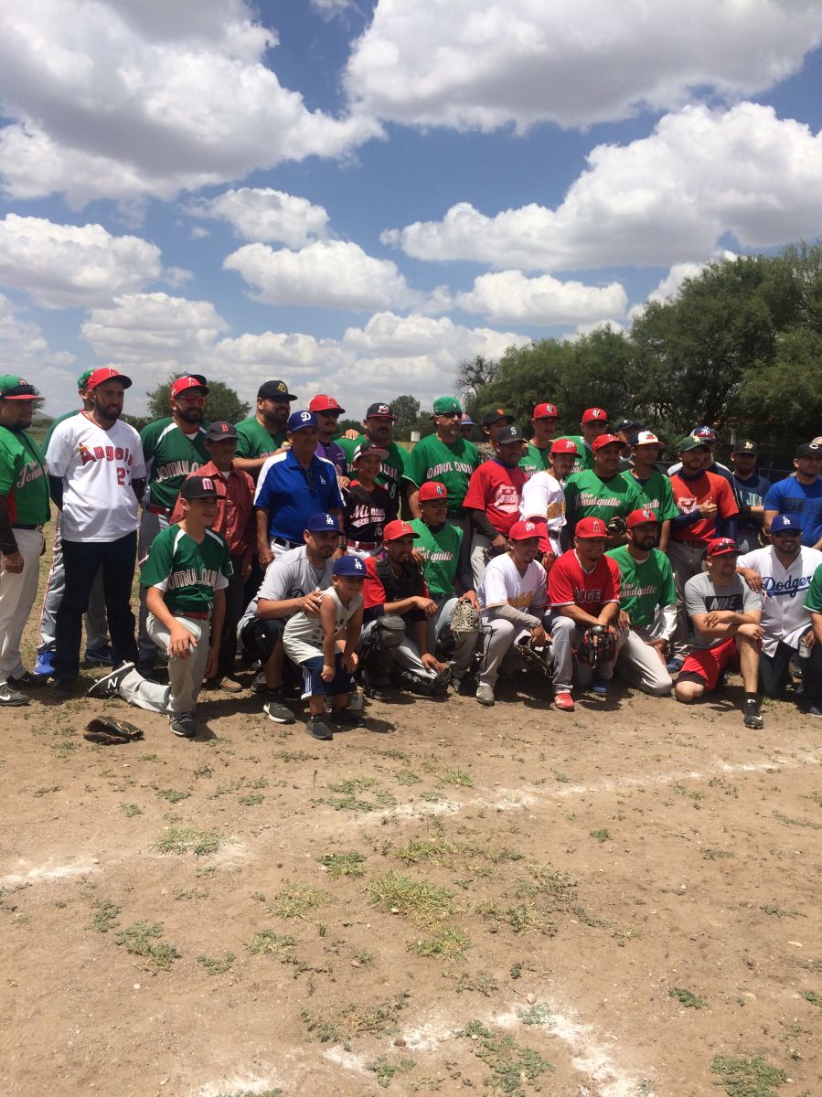 Equipo Deportivo de beisbol en el centro del municipio de Jerez, Zacatecas 
