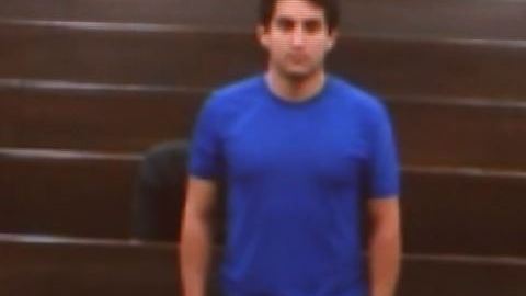 Rick Montealvo, de 28 años, se encuentra acusado de posesión de un arma prohibida, una felonía.