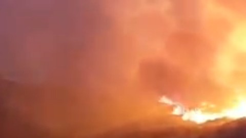 Incendio en el condado de Riverside obliga a evacuaciones.