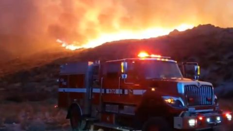 Incendio en el condado de Riverside obliga a evacuaciones.