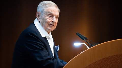 George Soros fue uno de los beneficiarios de los cheques de estímulo a pesar de que cuenta con miles de millones de dólares.