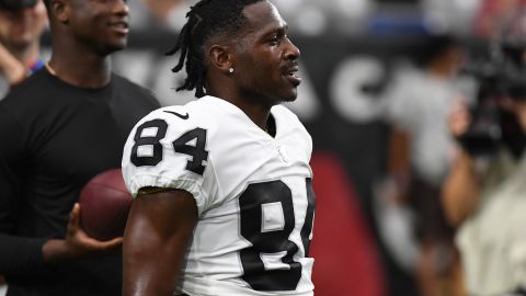 Antonio Brown podría tener problemas legales.