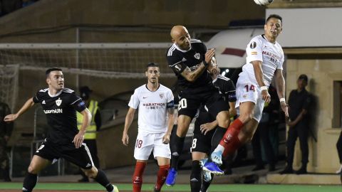 Lo más sorprendente es que esta vez no fue un clásico ‘chicharazo’, el delantero mexicano marcó de tiro libre.