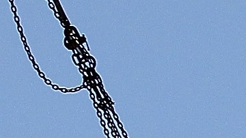 El muchacho no quería ir a Fairground con sus padres.