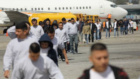 En lo que va de año, han sido deportados 85,523 hondureños que estaban en otros países sin autorización,