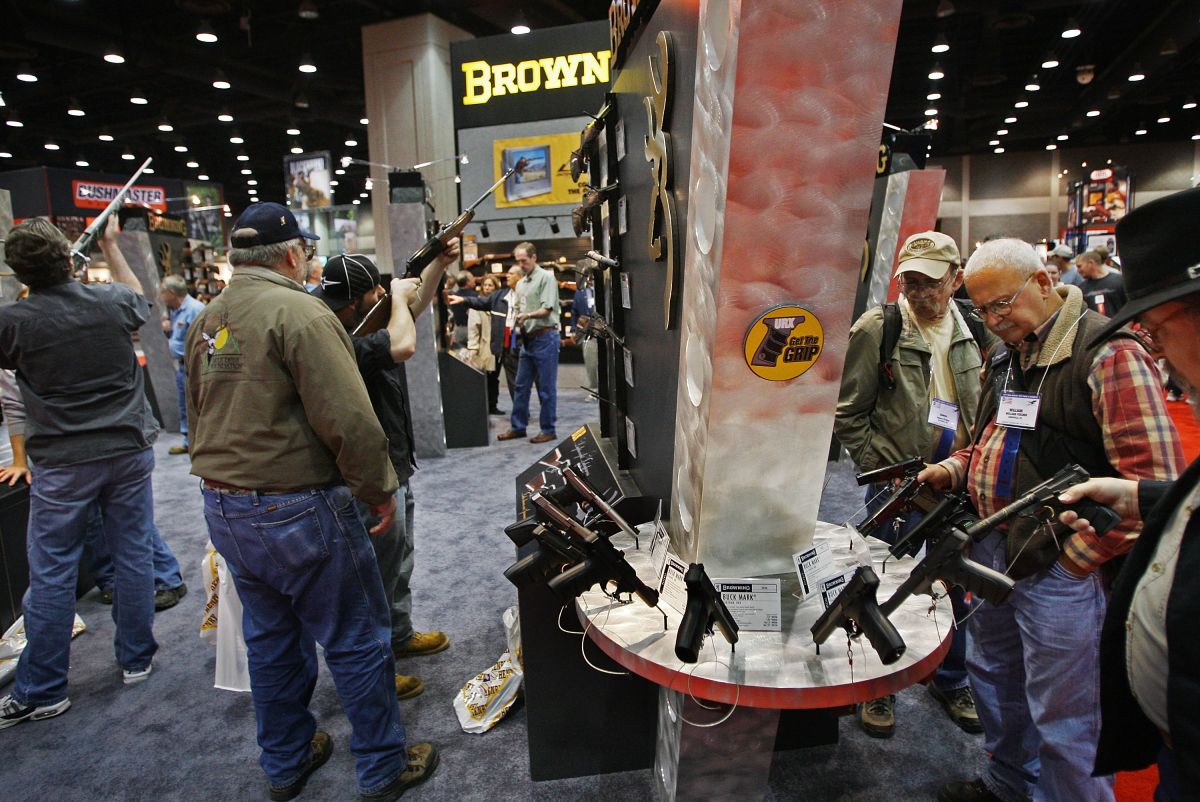 Aficionados de las armas participan en el evento anual de la Asociación Nacional del Rifle (NRA)
