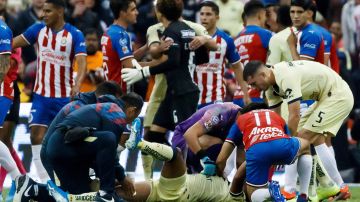 Los dramáticos momentos que se vivieron en la cancha durante la lesión de Giovani dos Santos.