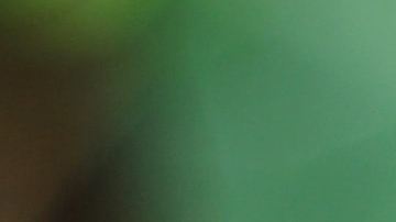 Mujer advierte acerca de los peligros de dejar aerosoles dentro del auto