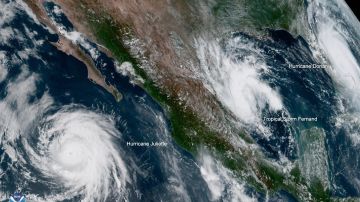 Tres huracanes se mueven cerca del territorio estadounidense esta semana.