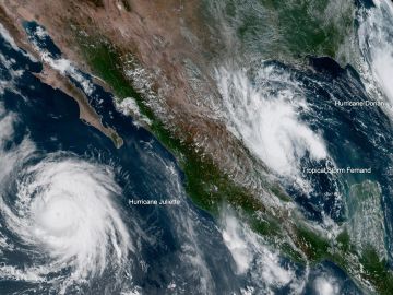 Tres huracanes se mueven cerca del territorio estadounidense esta semana.