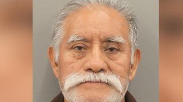 Según el Departamento de Policía de Houston, Abel Anuario Cruz, de 77 años, (foto) le disparó a Jesús Cejudo, de 27 años.