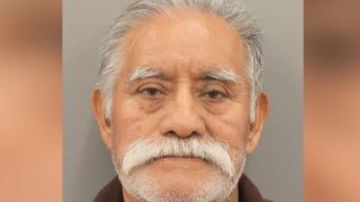 Según el Departamento de Policía de Houston, Abel Anuario Cruz, de 77 años, (foto) le disparó a Jesús Cejudo, de 27 años.