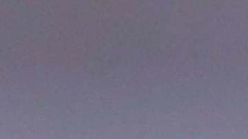 Ronaldinho tendrá que saldar su deuda con el gobierno si quiere jugar futbol en el extranjero.