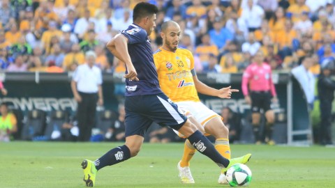 Felinos y Rayados no llegan en su mejor momento.