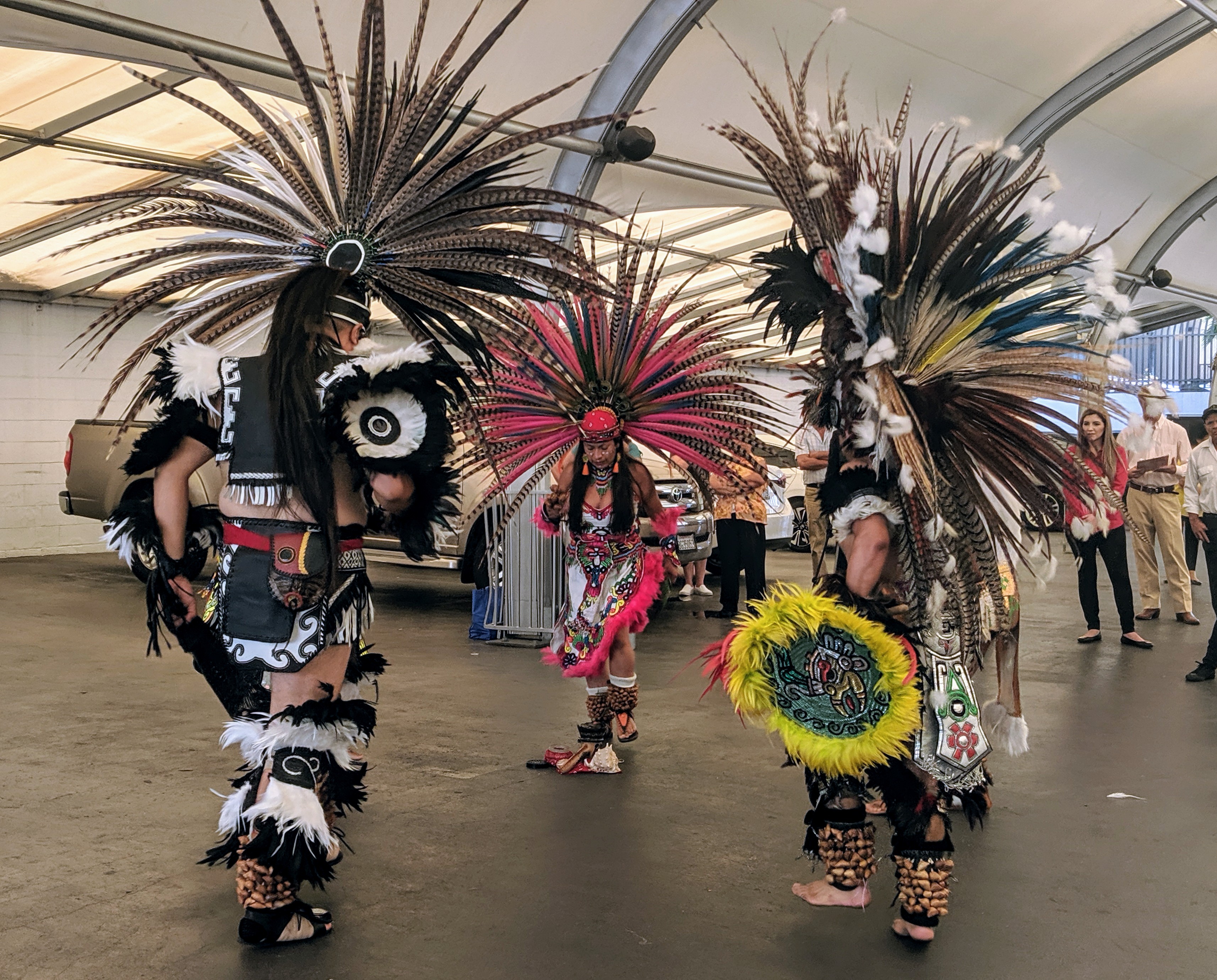 Compartiendo tradiciones y cultura durante el desfile del Día de la Independencia de México La Compartiendo tradiciones y cultura durante el desfile del Día de la Independencia de México La