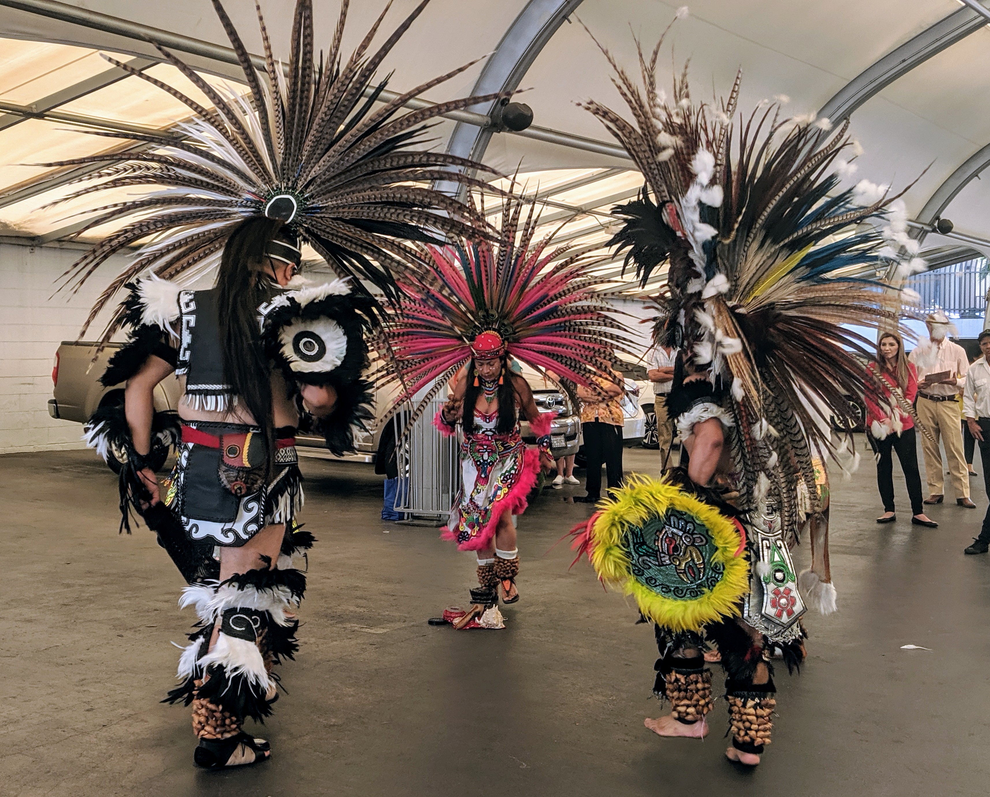 Compartiendo tradiciones y cultura durante el desfile del