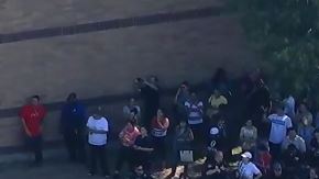 Los oficiales encontraron al sospechoso de 17 años en uno de los pasillos y este comenzó a correr rumbo a uno de los vecindarios.