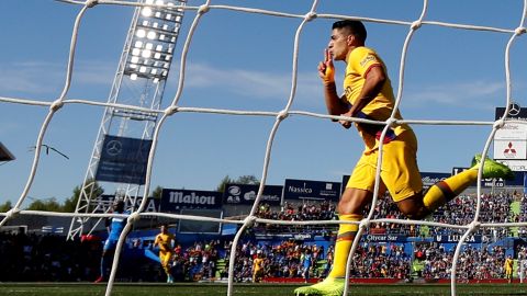 El uruguayo Luis Suárez abrió el marcador para el Barcelona en Getafe.