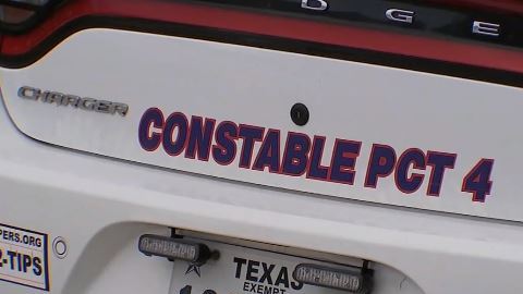 Sospechosos atacan a hombre con machete y pistola en su propia residencia.