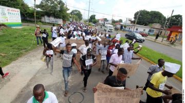 Marcha de migrantes africanos y haitianos