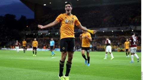 Raúl Jiménez disputó 80 minutos en el triunfo del Wolverhampton sobre el Watford.