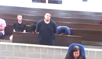 Un juez estableció la fianza del sospechoso, Santiago Esparza.