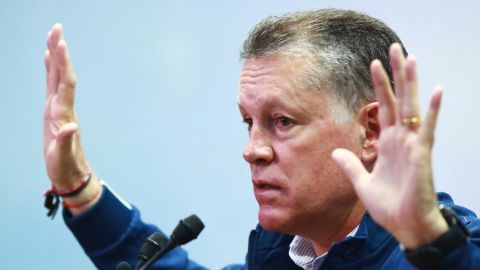Ricardo Pelaez sigue recibiendo el apoyo de la afición de Cruz Azul