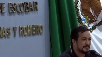 Diputado Charlie Valentino León Flores.