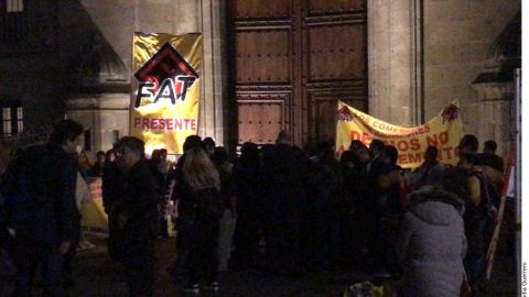 Protesta en Palacio Nacional de México.