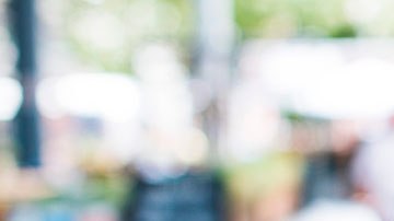 Si te gusta andar estrenando ropa constantemente, es posible que te convenga más rentar que comprar.