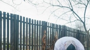 Los residentes de East Porterville (Condado de Tulare), vivieron con graves problemas de agua potable durante años hasta que finalmente se estableció una conexión con la ciudad de Porterville en 2016 con 25 millones de dólares en fondos proporcionados por la Proposición 1 del estado, promulgada en 2014. Foto de Florence Low, Departamento de Recursos Hídricos de California.