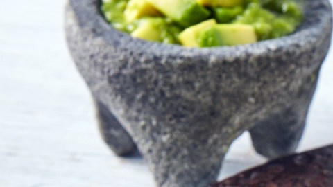 Deja reposar tus tacos al menos media hora antes freírlos y usa un truco para evitar los palitos de madera.