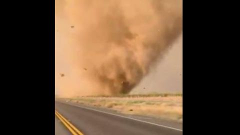 El tornado no causó grandes daños.