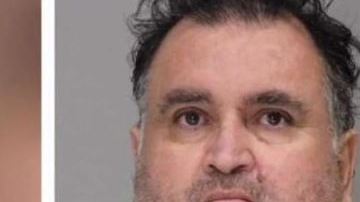 Marcelino Menchaca Jr. permanece arrestado y le impusieron cargos por abuso de un cuerpo.