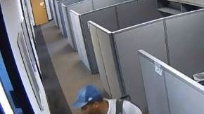 Según informes del Departamento de Policía de Houston, el hombre ha cometido los robos entre junio a septiembre del año corriente.